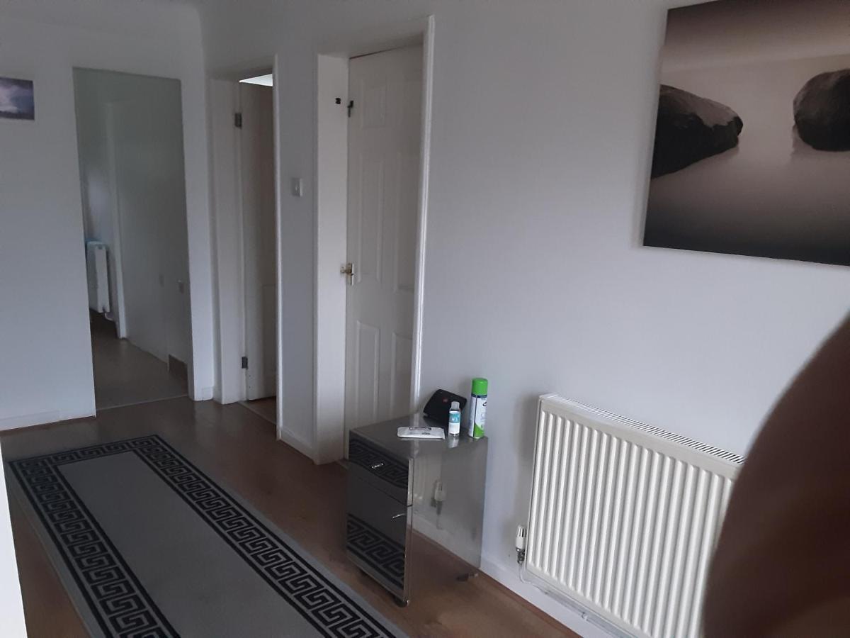 Village 3-bed House Netflix In