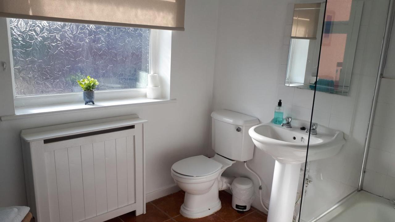 Village 3-bed House Netflix In Chester
