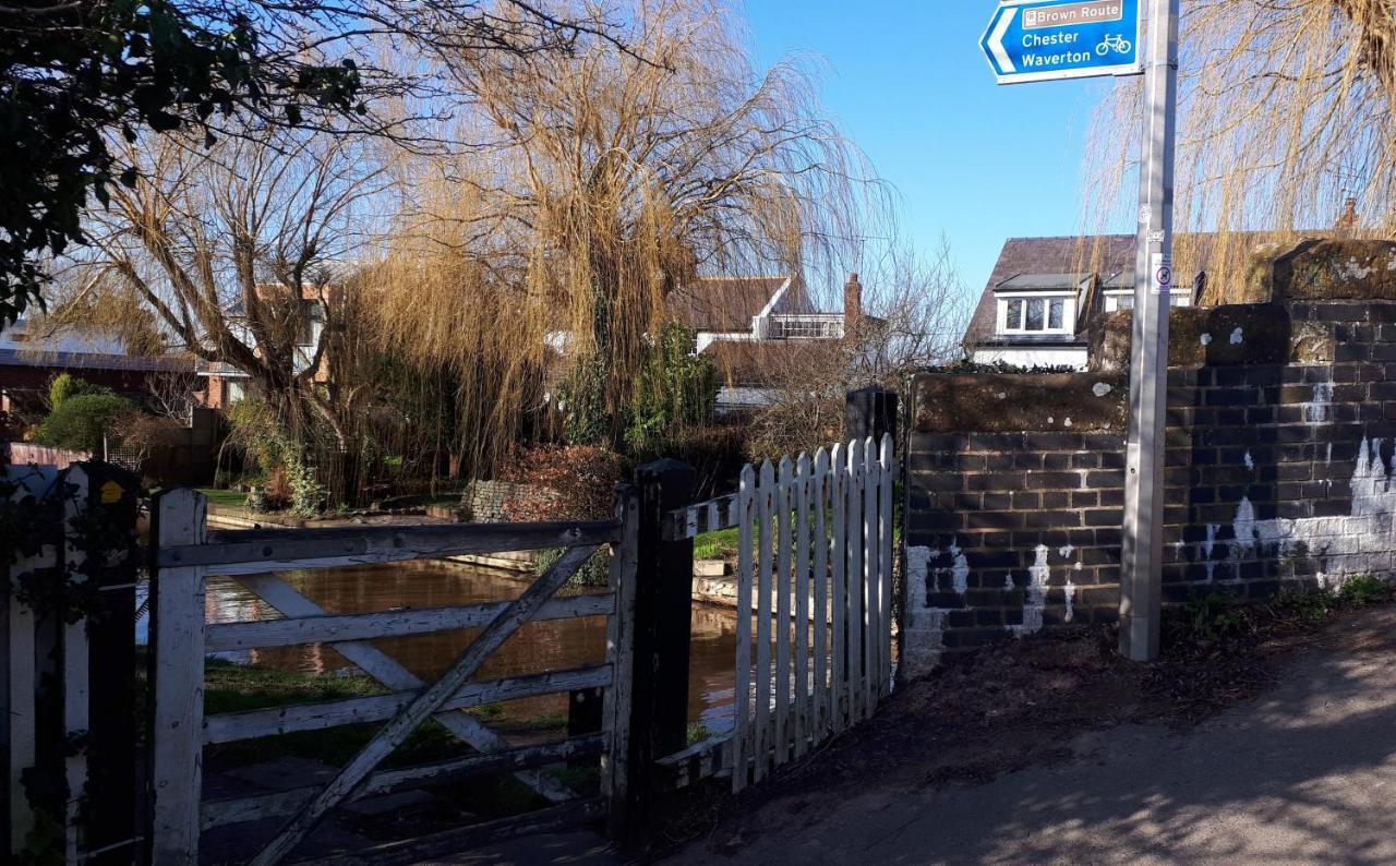 Village 3-bed House Netflix In